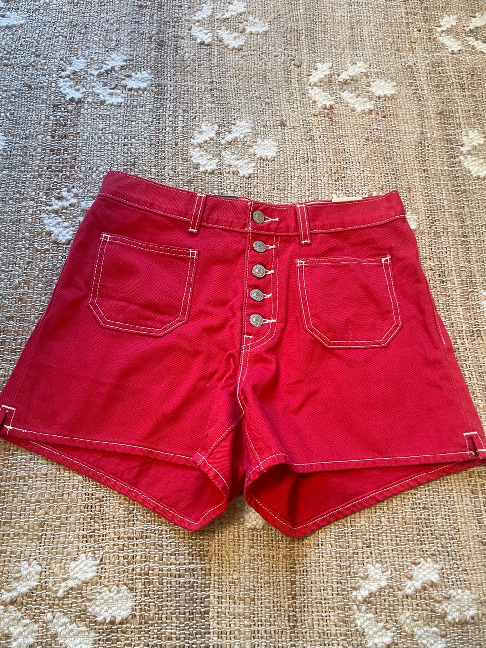 NWT Levi's Women's 80s Mom Patch Pocket Shorts Script Red 28
